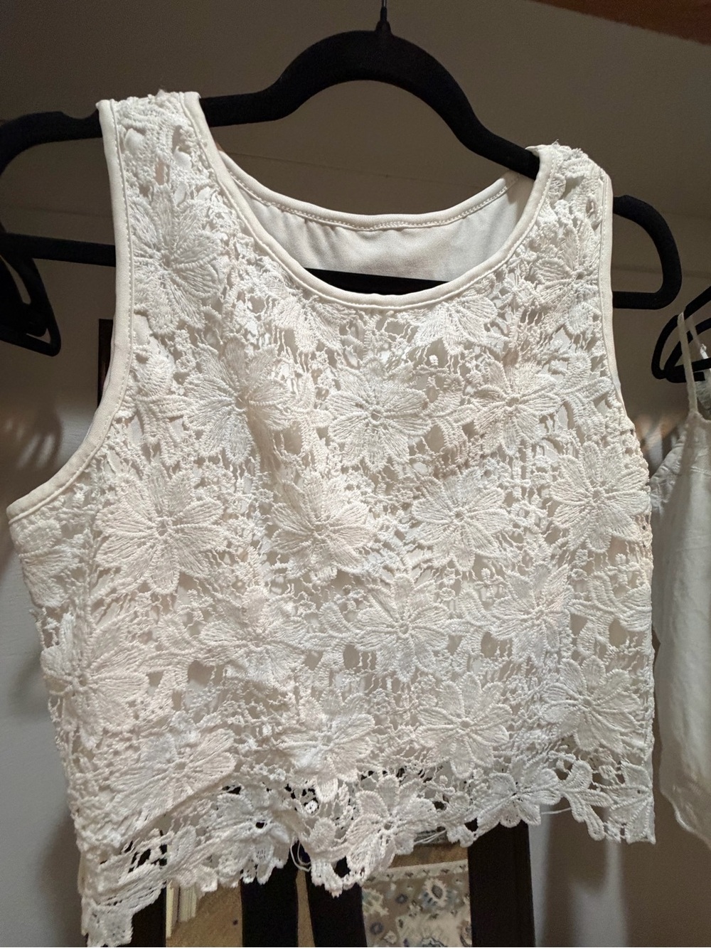 Women’s White Floral Lace Cropped Tank Top